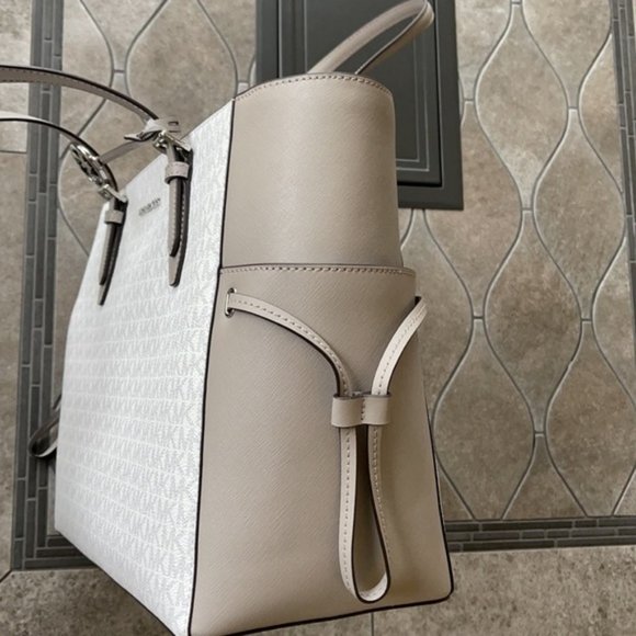 Michael Kors Gilly Large Drawstring Travel Tote Bag MK Bright White - Picture 4 of 16